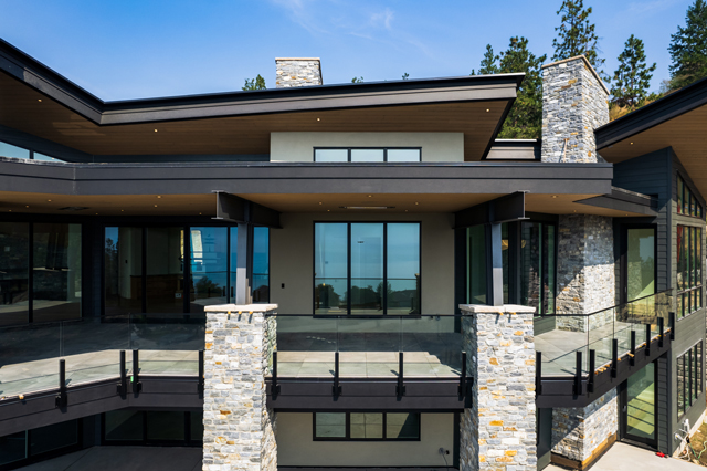 DK_Railings_Kelowna_Railing_Contractors_12mm_Glass_Railings_Featured_Image_Landscape