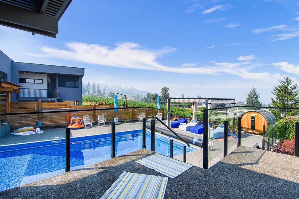 DK Railings- DK_Railings_Kelowna_Railing_Contractors_10mm_Glass_Railings_Featured_Image_2